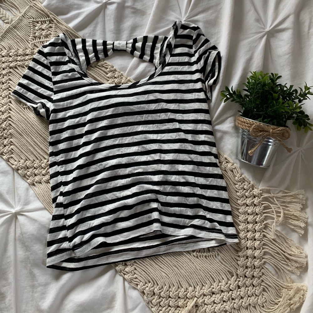 Striped Black & White Bow Back Top! 💫